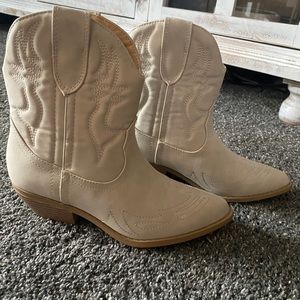 Brand new, never worn soda western boots